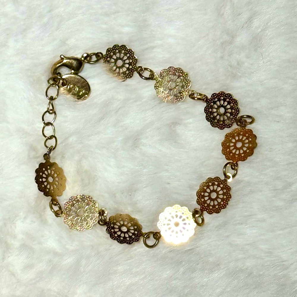 🌟 Delicate Gold Toned Floral Medallion Openwork Bracelet by icing